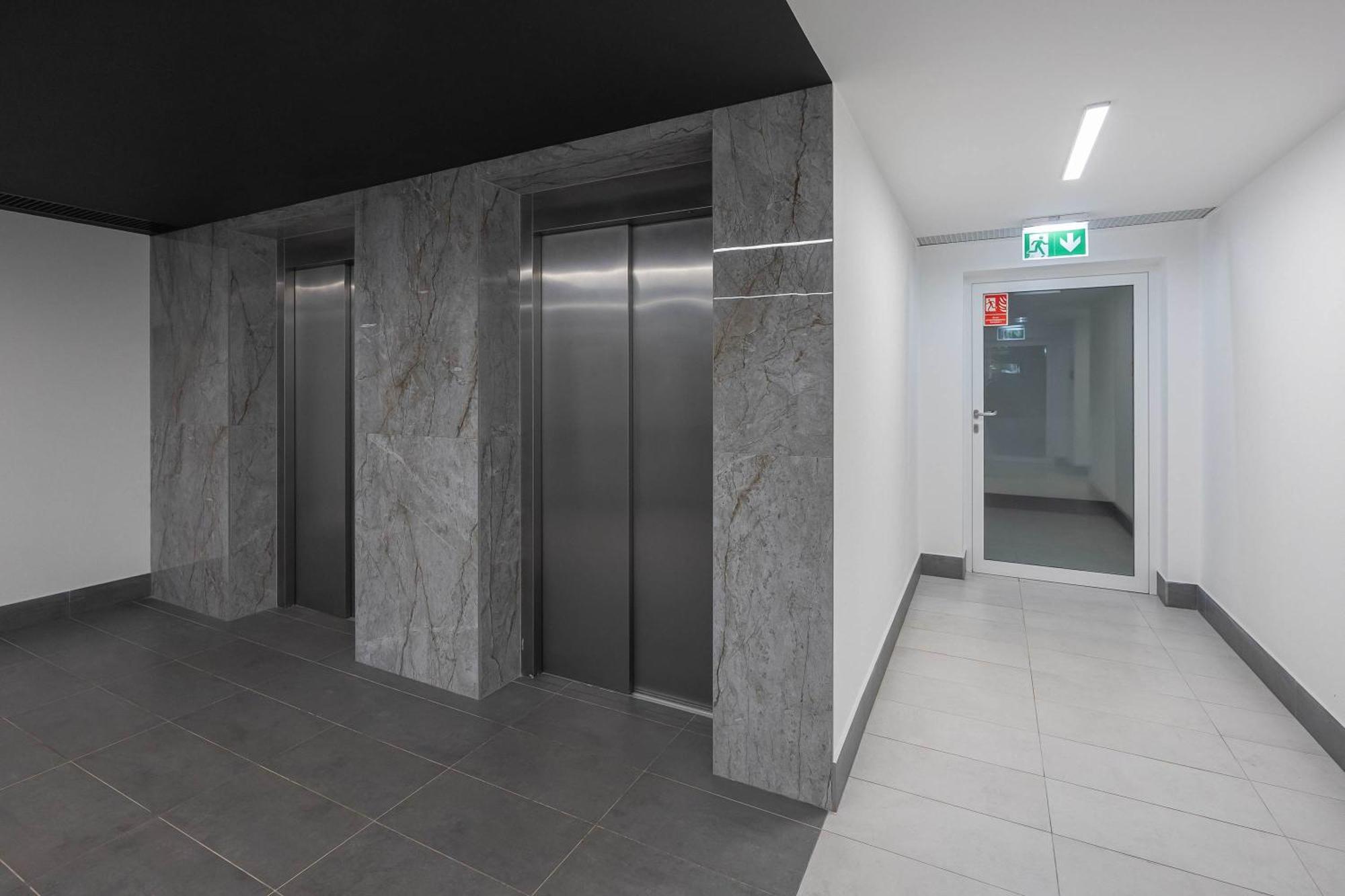 Lägenhet Air Conditioned In With Parking, Desk And Bathtub By Renters