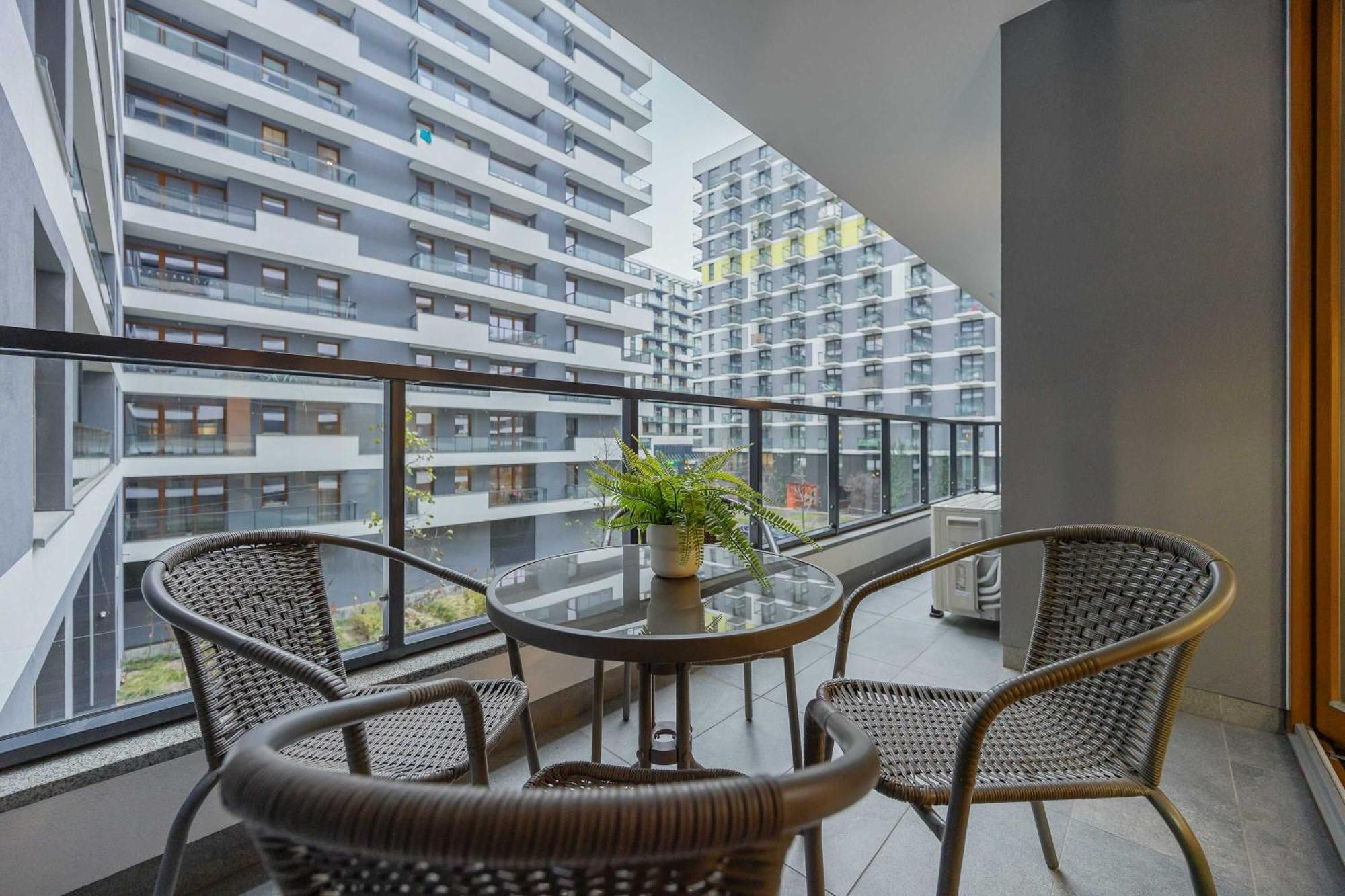 Lägenhet Air Conditioned In With Parking, Desk And Bathtub By Renters *