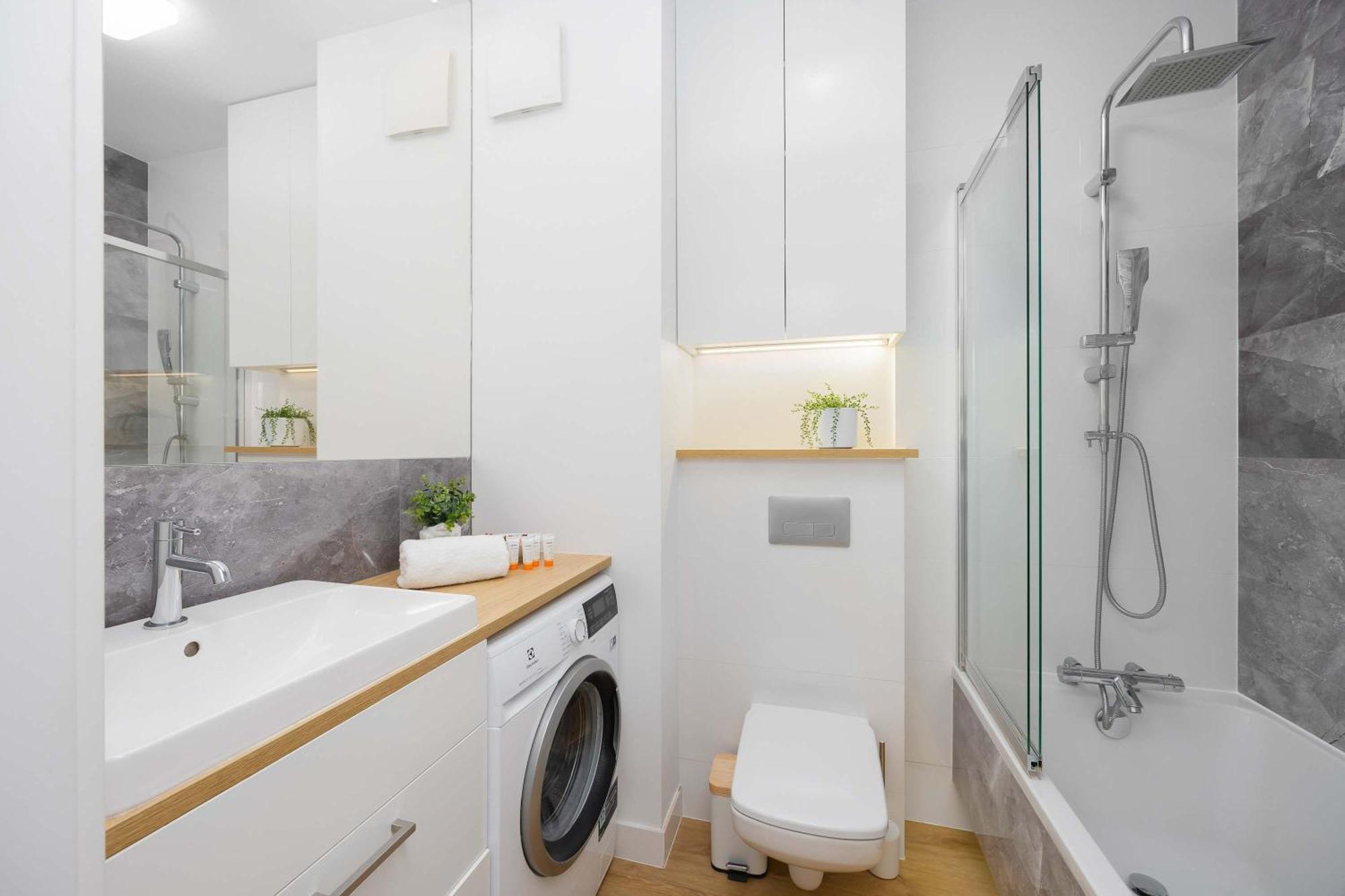 Air Conditioned In With Parking, Desk And Bathtub By Renters Warszawa