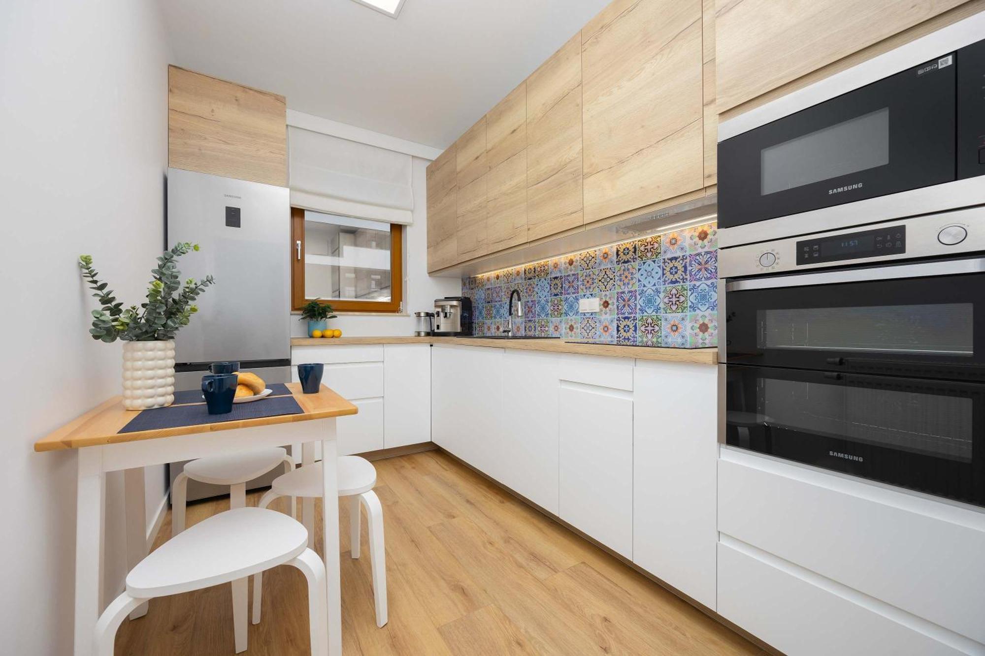 Lägenhet Air Conditioned In With Parking, Desk And Bathtub By Renters