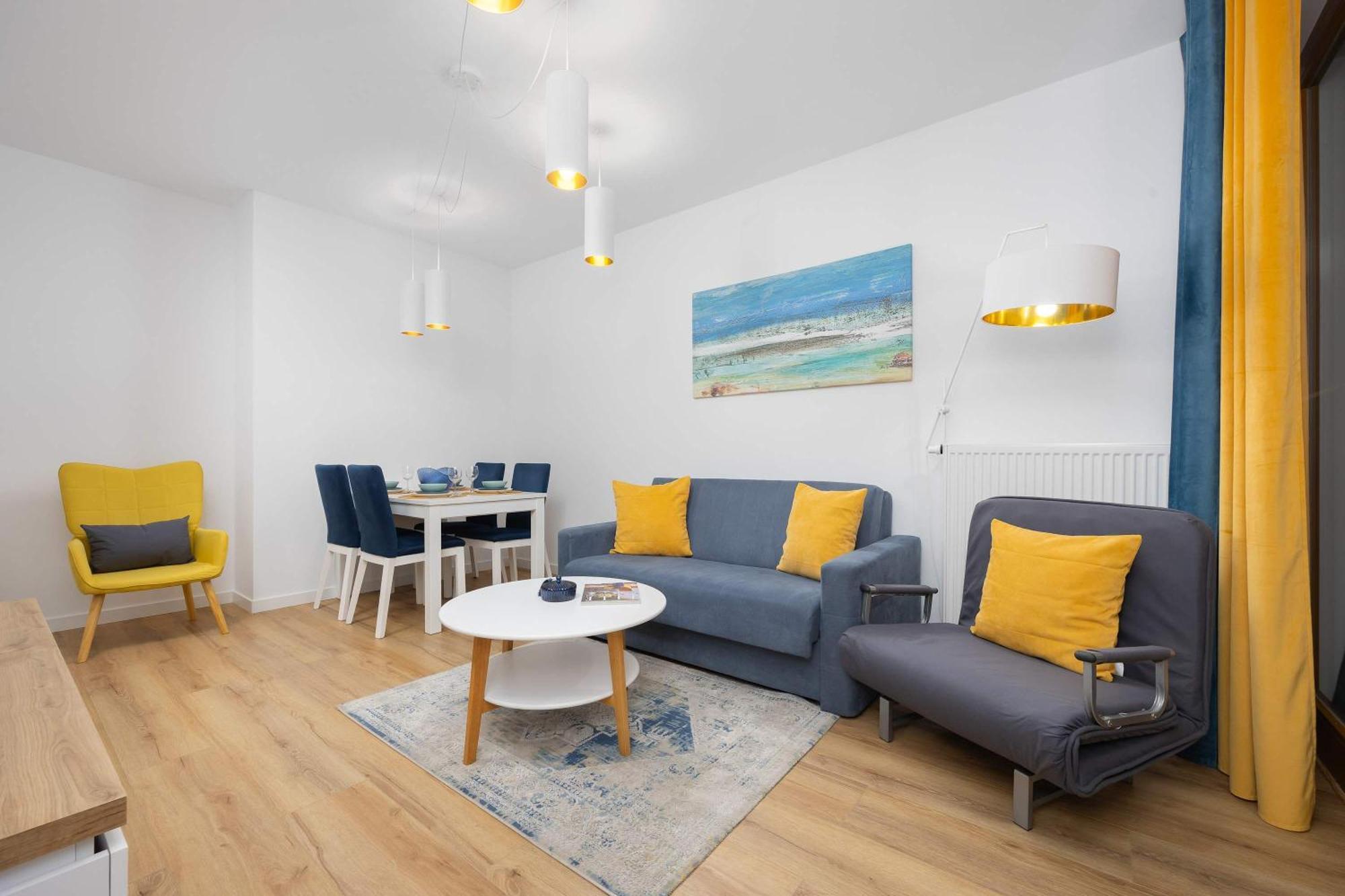 Air Conditioned In With Parking, Desk And Bathtub By Renters * Warszawa